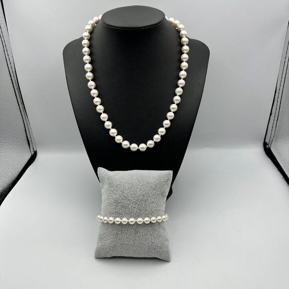 Woman’s Brand new ocean treasure 14k faux Pearl Necklace and bracelet set - Picture 1 of 12